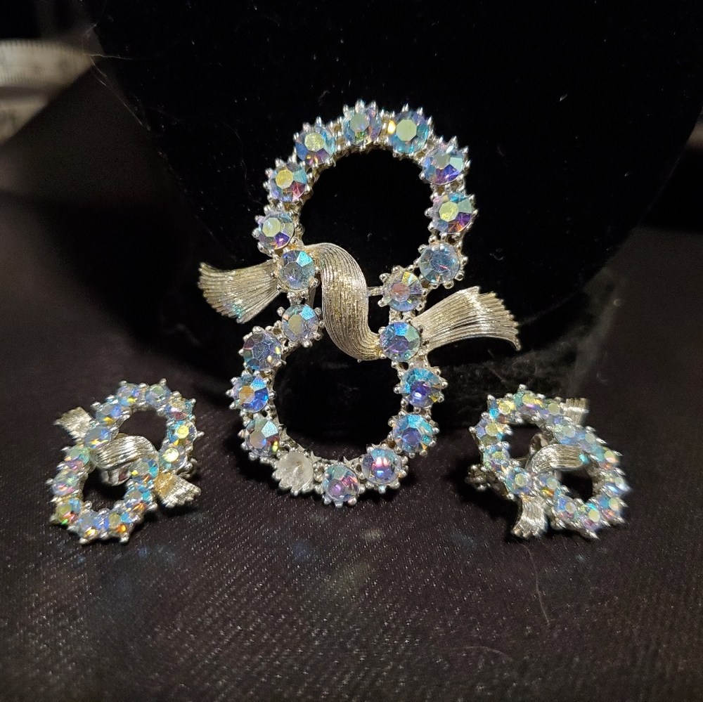 Vintage costume jewelry clip on earrings and pin set